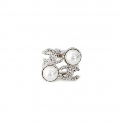 CHANEL PEARL AND DIAMOND SILVER RING ABF733